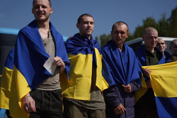 У День незалежності ще 115 українських захисників повернулися з російського полону
                                