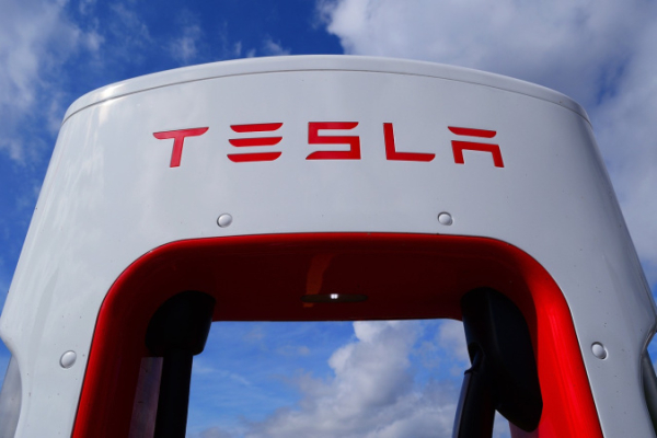 ЕС снизил тариф на импорт Tesla китайского производства
ЕС снизил тариф на импорт Tesla китайского производства