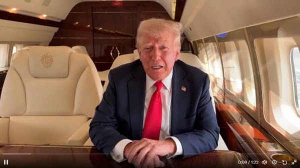 NBC News: Самолет Трампа приземлился из-за технической неисправности NBC News: Самолет Трампа приземлился из-за технической неисправности