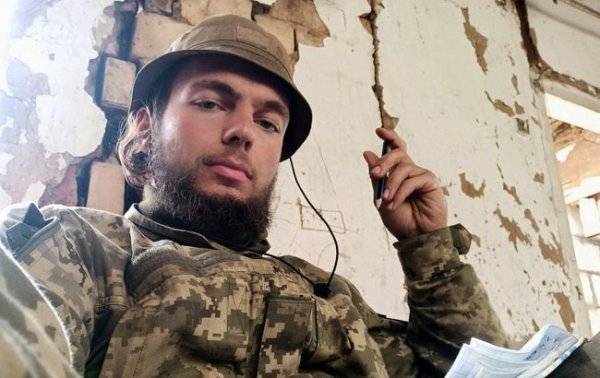 "Судьба готовила к войне". История защитника, который вышел из Иловайска, но погиб под Бахмутом
"Судьба готовила к войне". История защитника, который вышел из Иловайска, но погиб под Бахмутом