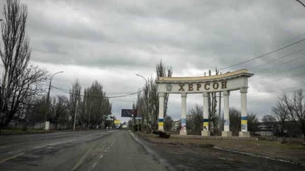 Россияне атаковали один из районов Херсона - четыре человека ранены Россияне атаковали один из районов Херсона - четыре человека ранены