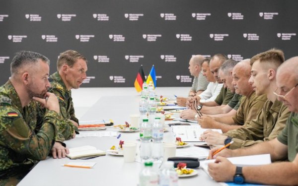 Представники міністерств оборони України і Німеччини обговорили ремонт озброєння і військової техніки
Представники міністерств оборони України і Німеччини обговорили ремонт озброєння і військової техніки