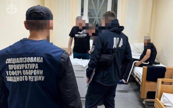 Ексголові рівненського обласного ТЦК повідомили нову підозру – у сприянні в ухиленні від військової служби
Ексголові рівненського обласного ТЦК повідомили нову підозру – у сприянні в ухиленні від військової служби