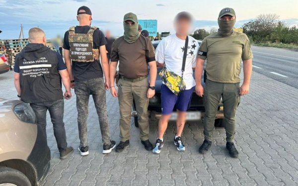 Киянин намагався переправити до Молдови двох чоловіків призовного віку
Киянин намагався переправити до Молдови двох чоловіків призовного віку