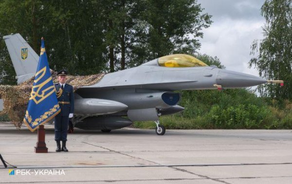 F-16 уже в Украине. Какое вооружение "засветили" на украинских истребителях
F-16 уже в Украине. Какое вооружение "засветили" на украинских истребителях