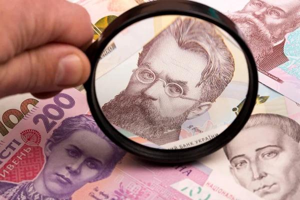 Гривна снова падает: НБУ снизил официальный курс на 13 копеек
Гривна снова падает: НБУ снизил официальный курс на 13 копеек