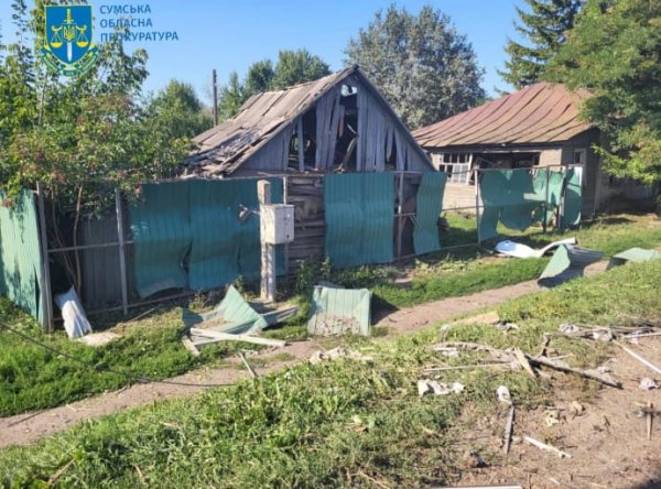 Россияне сбросили КАБ на Белополье: погиб мужчина, его дочь серьезно ранена Россияне сбросили КАБ на Белополье: погиб мужчина, его дочь серьезно ранена