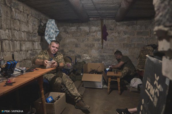 Под КАБами и роями дронов. Как бойцы 31 ОМБр держат оборону на Покровском направлении
Под КАБами и роями дронов. Как бойцы 31 ОМБр держат оборону на Покровском направлении
