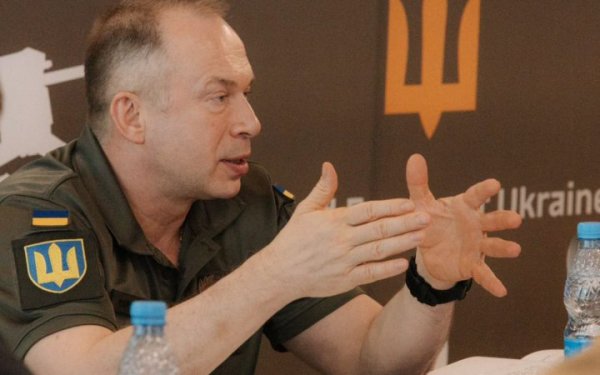 Сирський обговорив з генеральним інспектором Бундесверу посилення ППО України
Сирський обговорив з генеральним інспектором Бундесверу посилення ППО України