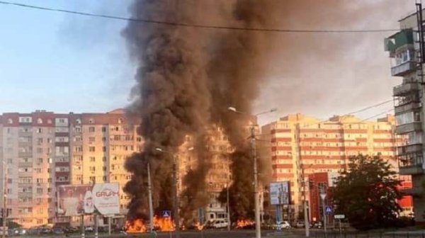 Выбиты окна, горят автомобили – МВА о прилете в Сумах Выбиты окна, горят автомобили – МВА о прилете в Сумах