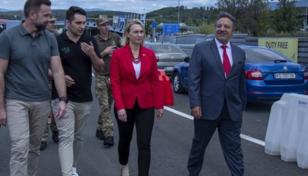 Посол США в Україні розкрила додаткові деталі візиту в Ужгород Посол США в Україні розкрила додаткові деталі візиту в Ужгород