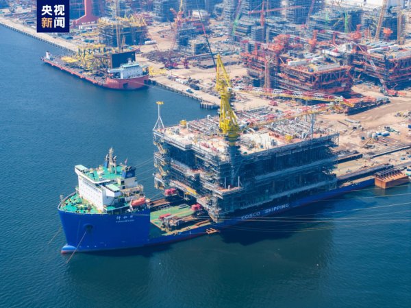 Китай завершив будівництво найбільшої у світі морської нафтогазової платформи