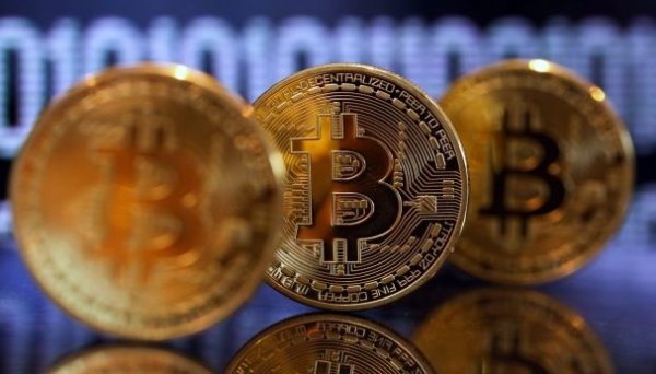 Біткойн впав на понад 10% Біткойн впав на понад 10%