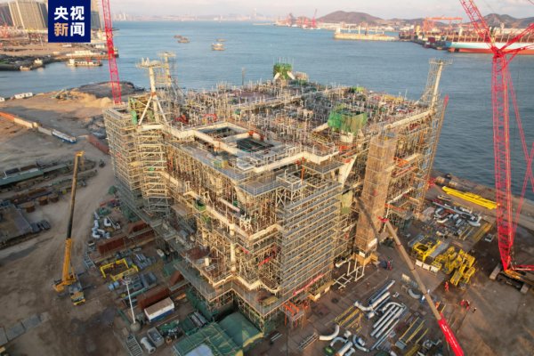 Китай завершив будівництво найбільшої у світі морської нафтогазової платформи