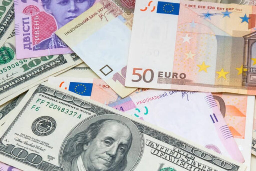 Курс валют на 2 серпня: долар і злотий демонструють важливі зміни