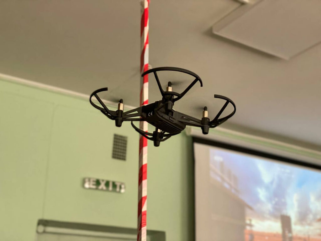У Запоріжжі відбувся майстер-клас з управління FPV-дронами та БПЛА У Запоріжжі відбувся майстер-клас з управління FPV-дронами та БПЛА
