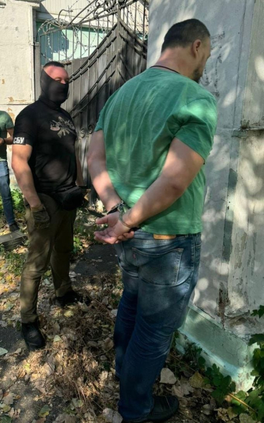 СБУ задержала на взятке топ-менеджера «Энергоатома», отвечающего за контроль закупок (фото)
СБУ задержала на взятке топ-менеджера «Энергоатома», отвечающего за контроль закупок (фото)