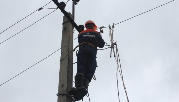 Держенергонагляд цьогоріч оглянув 1,3 тис. пошкоджених об'єктів обленерго Держенергонагляд цьогоріч оглянув 1,3 тис. пошкоджених об'єктів обленерго
