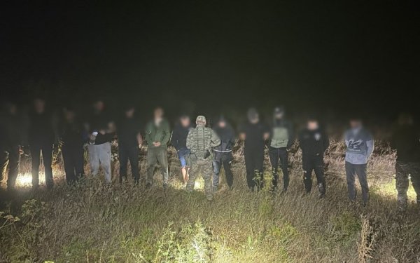 На Одещині затримали 12 чоловіків, які намагалися незаконно потрапити до Молдови
На Одещині затримали 12 чоловіків, які намагалися незаконно потрапити до Молдови