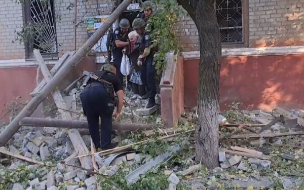 Внаслідок удару РФ по Краматорську на Донеччині загинула 1 людина, ще 15 поранені
Внаслідок удару РФ по Краматорську на Донеччині загинула 1 людина, ще 15 поранені