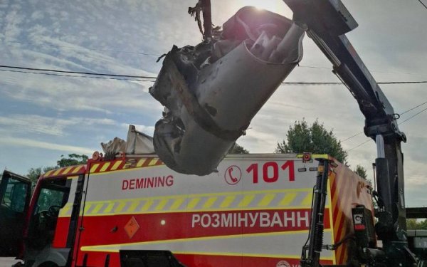 Сапери вилучили в Києві уламки крилатої ракети Х-101
Сапери вилучили в Києві уламки крилатої ракети Х-101