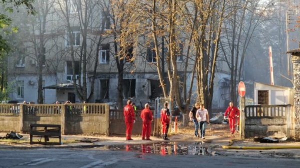 Россияне дважды ударили по больнице в Сумах: шестеро погибших Россияне дважды ударили по больнице в Сумах: шестеро погибших