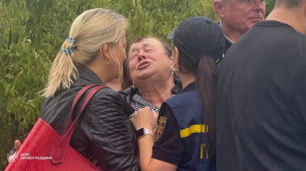 У Кропивницькому внаслідок атаки загинула людина, є поранені (оновлено)
У Кропивницькому внаслідок атаки загинула людина, є поранені (оновлено)