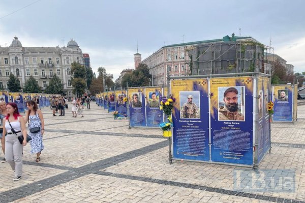 У Києві відкрили виставку «Воїни світла», присвячену загиблим захисникам України
У Києві відкрили виставку «Воїни світла», присвячену загиблим захисникам України