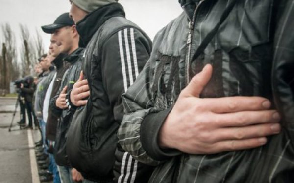 Міноборони пропонує дозволити українцям призовного віку ставати на військовий облік онлайн
Міноборони пропонує дозволити українцям призовного віку ставати на військовий облік онлайн