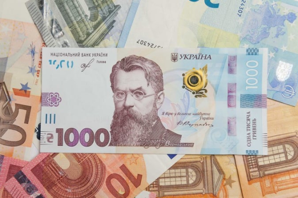 Официальный курс НБУ: Гривна упала до нового исторического минимума по отношению к евро
Официальный курс НБУ: Гривна упала до нового исторического минимума по отношению к евро