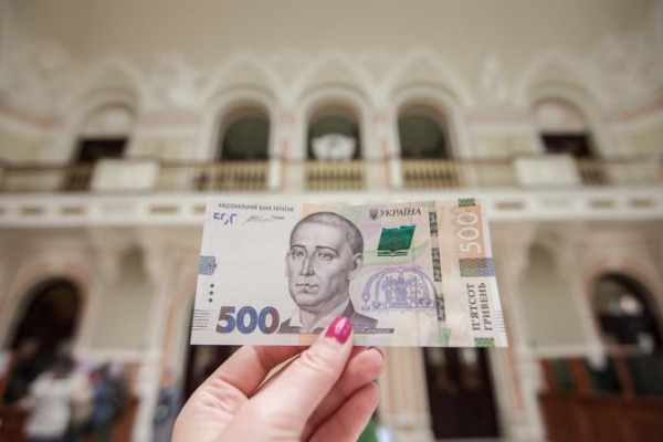 Официальный курс: НБУ продолжает снижать гривну
Официальный курс: НБУ продолжает снижать гривну