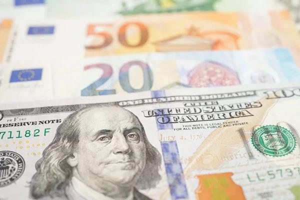 Курс валют на 18 сентября: доллар и евро в банках подорожали
Курс валют на 18 сентября: доллар и евро в банках подорожали