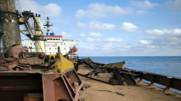 Россияне попали по зерновозу в Черном море в экономической зоне Румынии – СМИ Россияне попали по зерновозу в Черном море в экономической зоне Румынии – СМИ