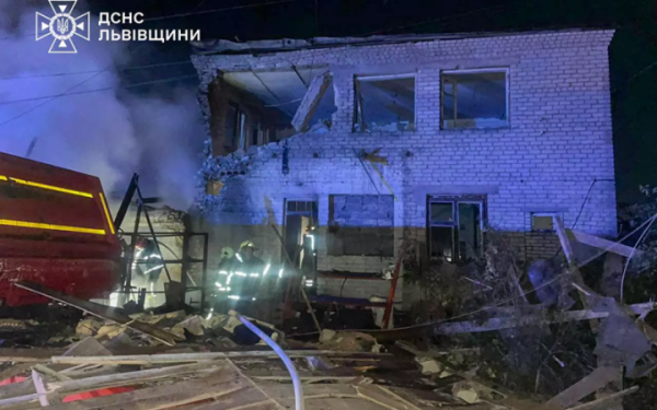На Львівщині внаслідок падіння російського "шахеда" горіло приміщення колишнього колгоспу
На Львівщині внаслідок падіння російського "шахеда" горіло приміщення колишнього колгоспу