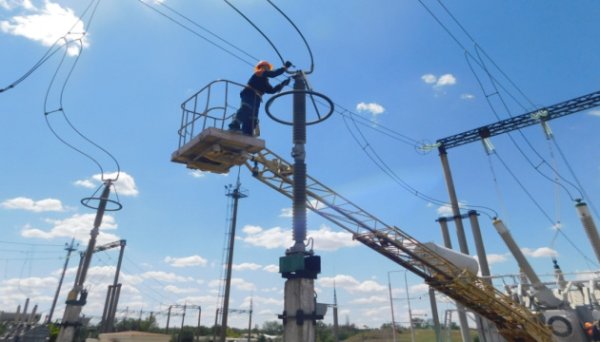 В Україні знеструмленими залишаються понад 500 населених пунктів В Україні знеструмленими залишаються понад 500 населених пунктів