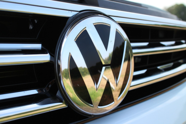 Немецкий аккумуляторный завод Volkswagen сокращает производственные мощности на половину
Немецкий аккумуляторный завод Volkswagen сокращает производственные мощности на половину