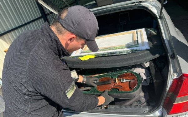 З України намагалися вивезти скрипку Страдіварі, - прикордонники
З України намагалися вивезти скрипку Страдіварі, - прикордонники