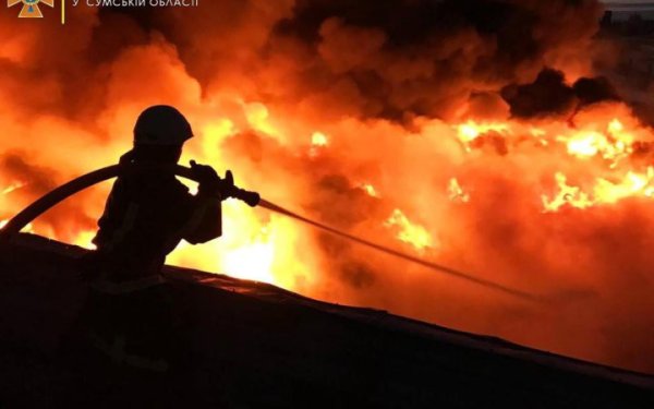 Росіяни атакували "шахедами" Конотоп: є влучання у будинок, зникло світло
Росіяни атакували "шахедами" Конотоп: є влучання у будинок, зникло світло