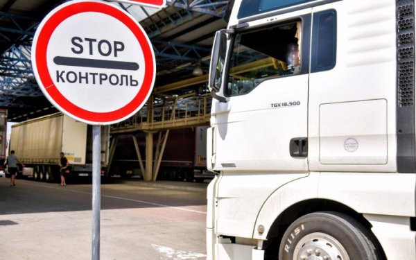На кордоні із Угорщиною через ремонт обмежили рух транспорту
На кордоні із Угорщиною через ремонт обмежили рух транспорту