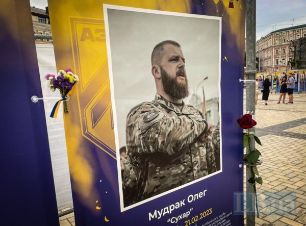 У Києві відкрили виставку «Воїни світла», присвячену загиблим захисникам України
У Києві відкрили виставку «Воїни світла», присвячену загиблим захисникам України