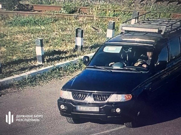 Підозру отримали три людини, які переправили Дмитрука за кордон
                                