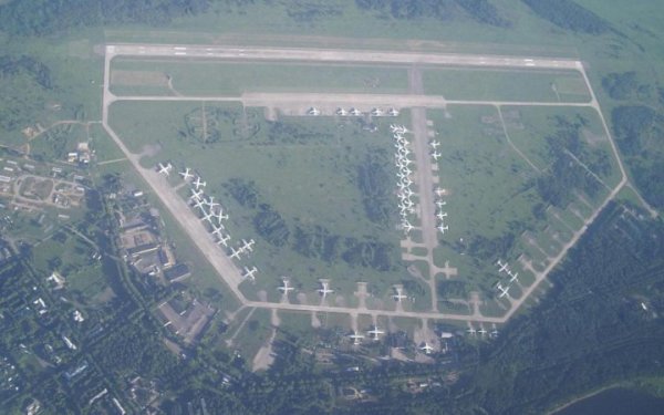 БПЛА атакували військовий аеродром у Твері
БПЛА атакували військовий аеродром у Твері