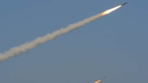 По всей Украине воздушная тревога: в РФ взлетел носитель "Кинжалов" По всей Украине воздушная тревога: в РФ взлетел носитель "Кинжалов"
