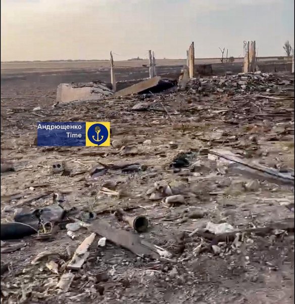 Радник мера тимчасово окупованого Маріуполя оприлюднив фото знищених російських складів боєприпасів
Радник мера тимчасово окупованого Маріуполя оприлюднив фото знищених російських складів боєприпасів
