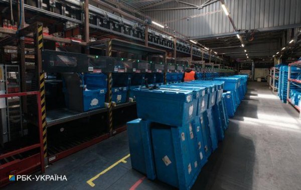 В Украине изменили правила пересылки продуктов по почте: что запрещено
В Украине изменили правила пересылки продуктов по почте: что запрещено
