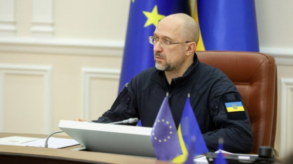 Шмыгаль рассказал, какие госбанки продадут в первую очередь
Шмыгаль рассказал, какие госбанки продадут в первую очередь