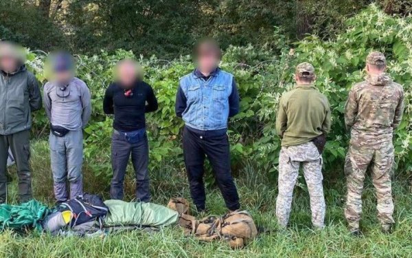 Прикордонники затримали чотирьох втікачів біля кордону з Румунією
Прикордонники затримали чотирьох втікачів біля кордону з Румунією