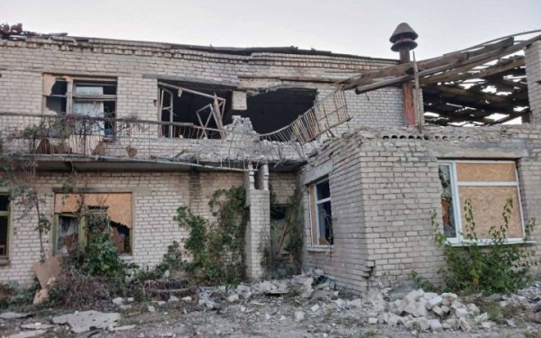Росіяни обстріляли будівлю дитсадка на Херсонщині
Росіяни обстріляли будівлю дитсадка на Херсонщині