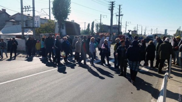 Жители Одесчины перекрыли трассу: протестуют против застройки побережья Жители Одесчины перекрыли трассу: протестуют против застройки побережья