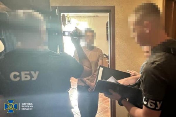 Экс-чиновницу Волынской ОВА подозревают в организации схемы незаконного выезда мужчин за границу Экс-чиновницу Волынской ОВА подозревают в организации схемы незаконного выезда мужчин за границу